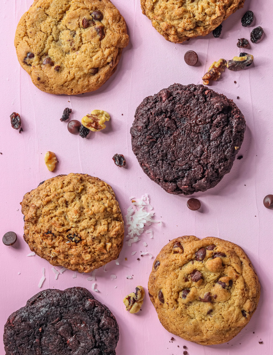 Oatmeal cookies with golden raisins